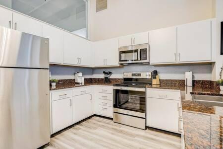Cozysuites - 2Br With Direct Skybridge Access #1 Індіанаполіс Екстер'єр фото
